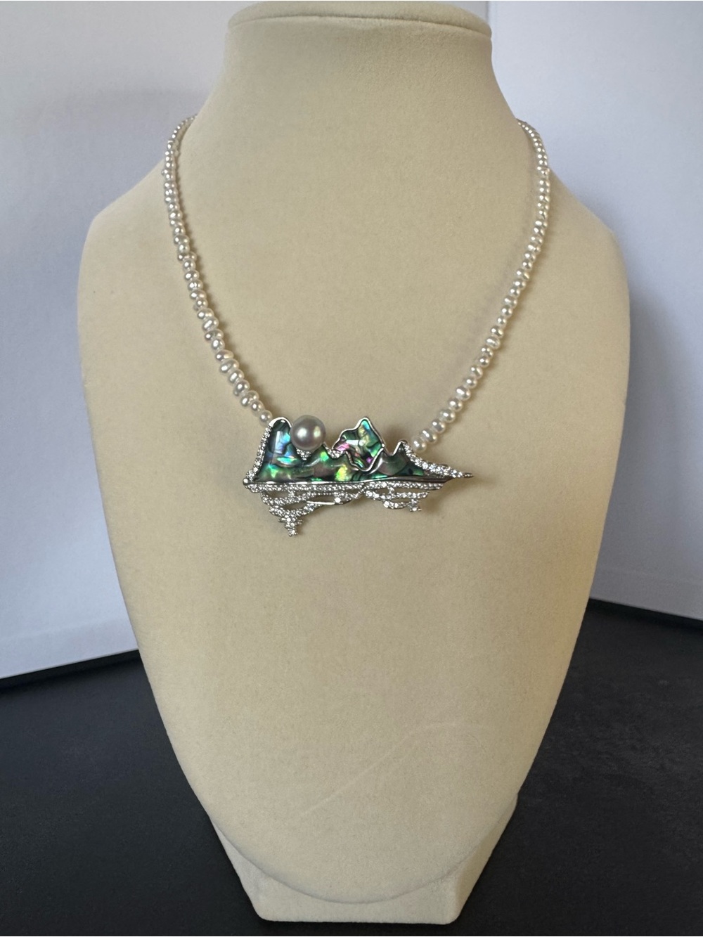 P03 New Pearl Pendant / Brooch with Abalone and Akoya Pearl